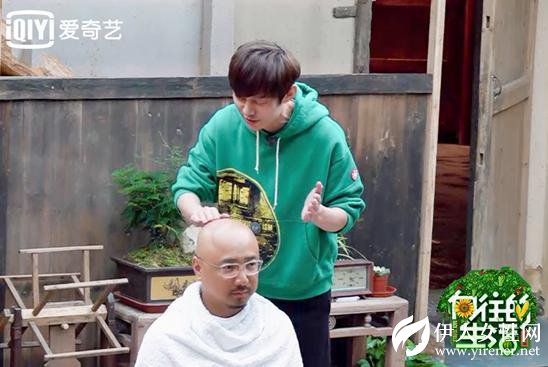 徐峥节目中洗头获送打蜡服务 喊话何炅下次要搓澡