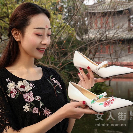 鞋子上演最炫民族风,穿出你的范儿