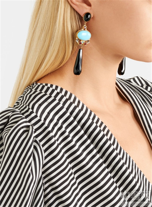 经典奢华的配饰 魅力和内涵的极致展现