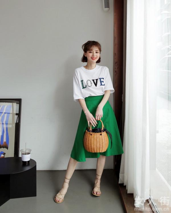 宽松T恤怎么搭？达人教你穿出小清新范