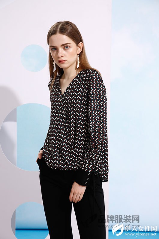 深色碎花很老土？ oumiti欧米媞教你应该这样搭