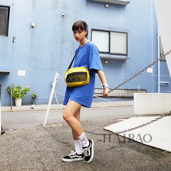 日本街拍撞色Look晒个性 顺色搭配更拉风