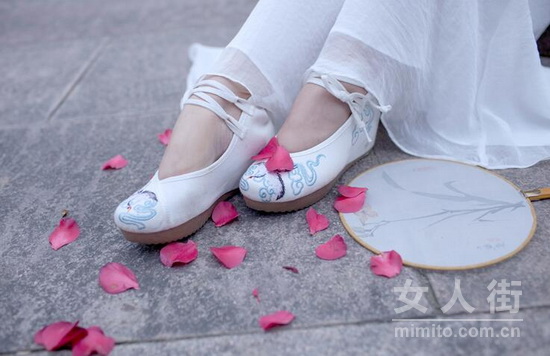 鞋子上演最炫民族风,穿出你的范儿