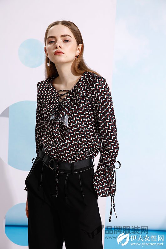 深色碎花很老土？ oumiti欧米媞教你应该这样搭