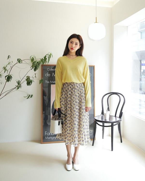 优雅半身裙搭配 尽显俏皮少女范儿