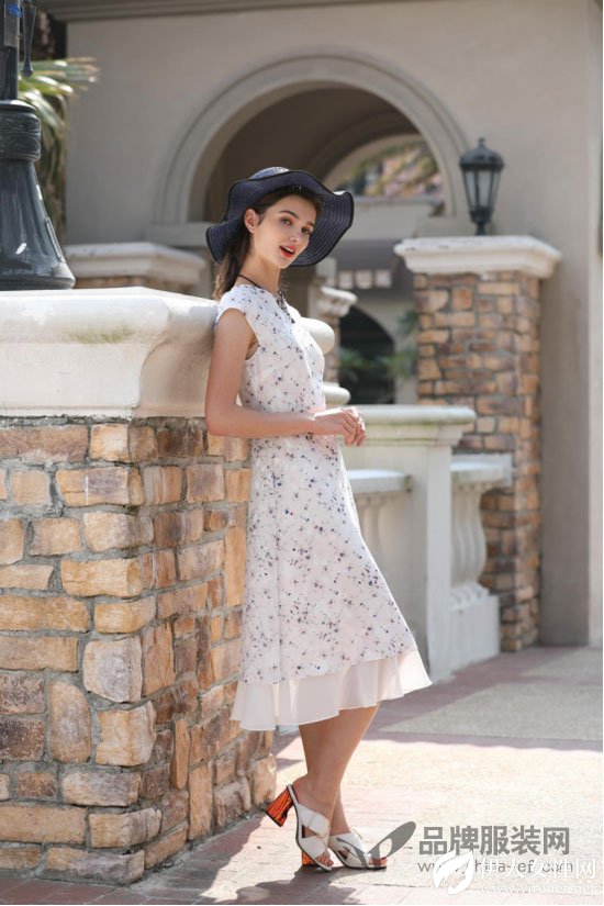 “乔帛”夏季浪漫连衣裙 绝对让你一见钟情的造型