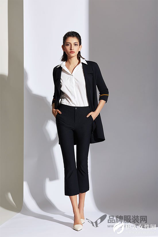 永不过时的黑色代表优雅 看SN品牌女装新品如何演绎