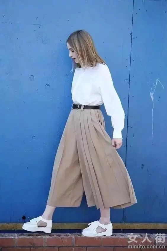 跟紧时尚达人，阔腿裤出街穿搭示范