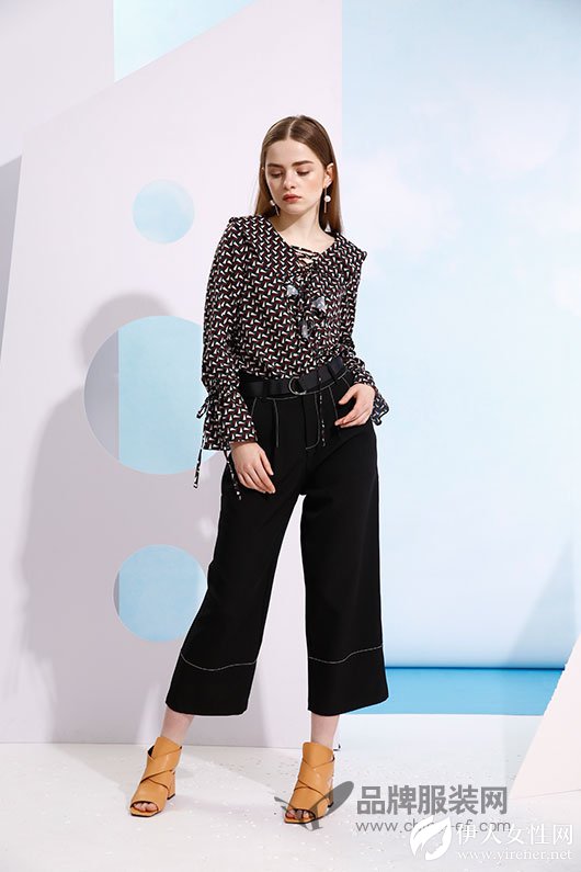 深色碎花很老土？ oumiti欧米媞教你应该这样搭