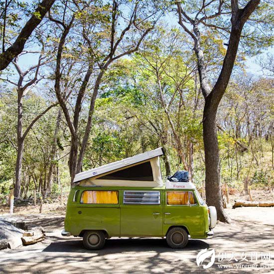 这个夏天不需要别的单品 有100件T恤就够了