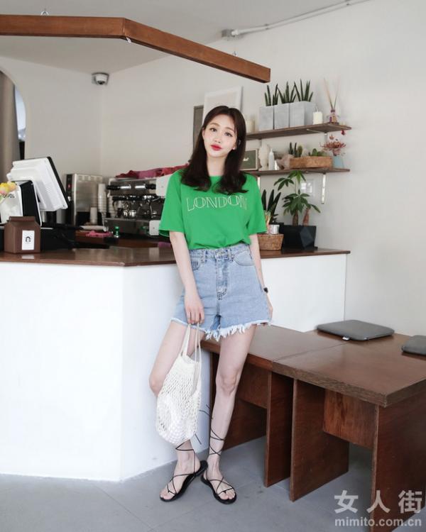 宽松T恤怎么搭？达人教你穿出小清新范