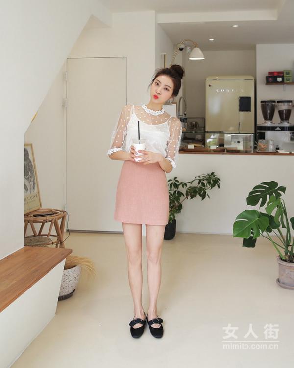 优雅半身裙搭配 尽显俏皮少女范儿