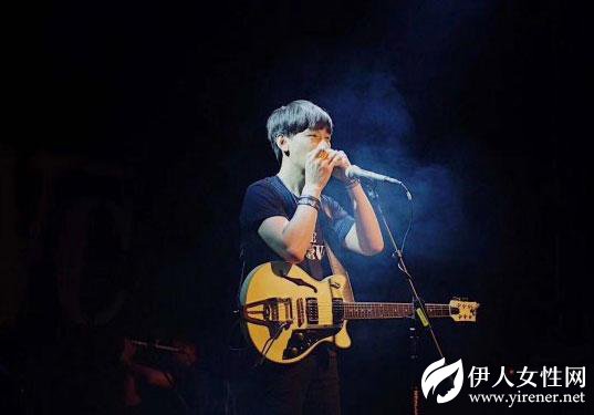 果味VC乐队开唱重新编曲唱老歌 为鼓手庆生