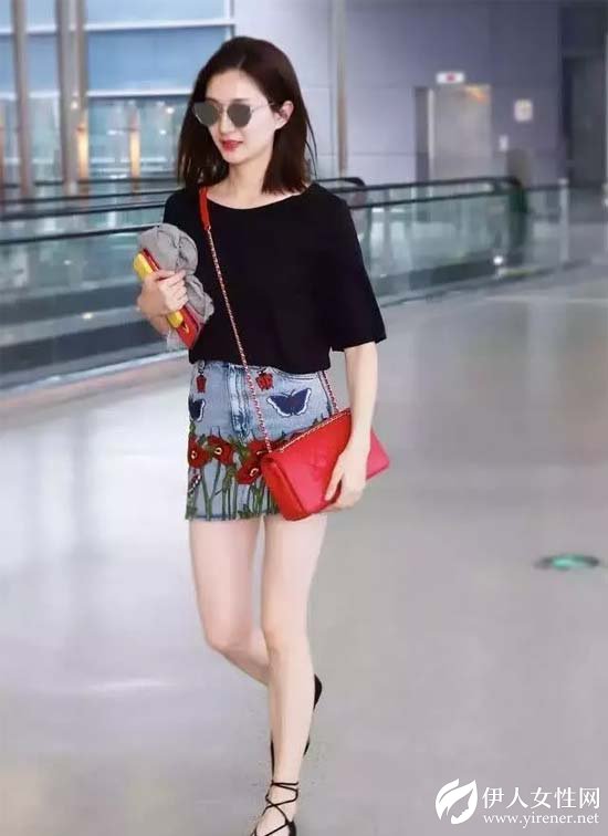 埃芙衣当下流行的“T 恤+半裙” 最好看的搭配都在这里！