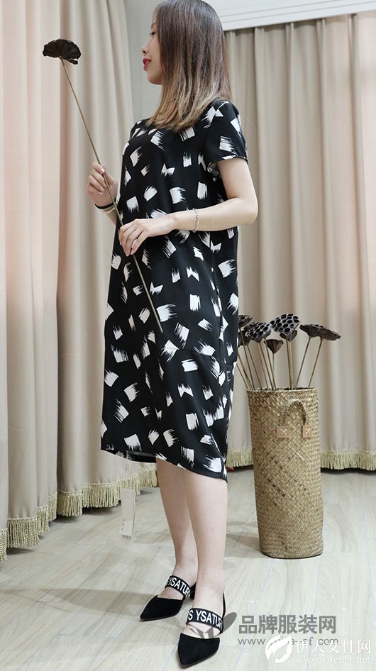 季歌2018夏季新款 充满个性的印花开启淑女潮范儿！