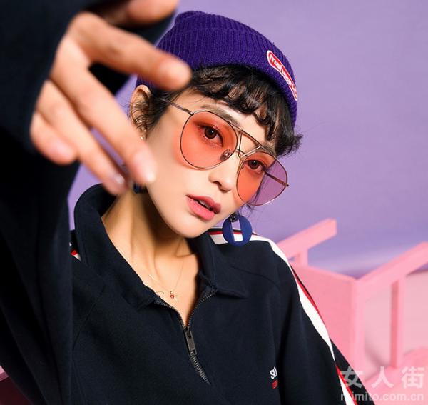 墨镜演绎复古风潮 吸睛造型就差这一步