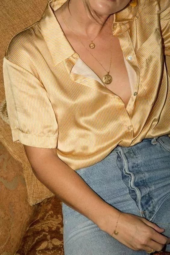 丝质衬衫+牛仔裤，最有女人味的搭配