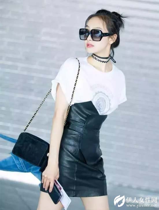 埃芙衣当下流行的“T 恤+半裙” 最好看的搭配都在这里！