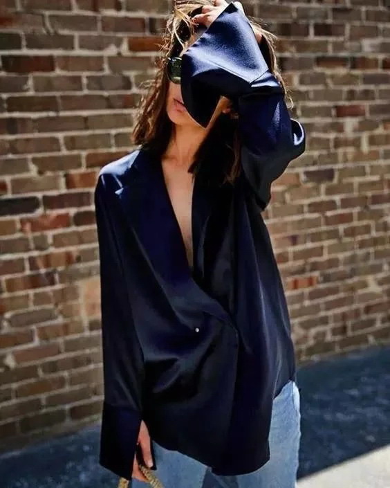 丝质衬衫+牛仔裤，最有女人味的搭配