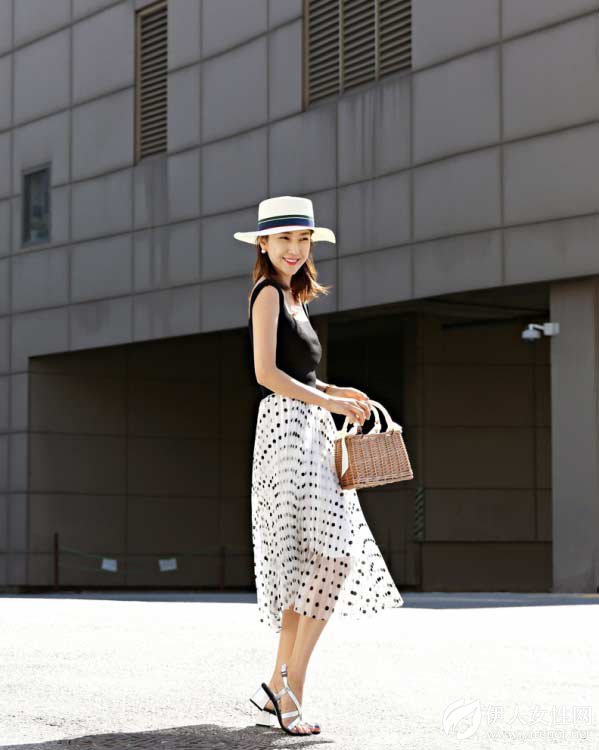 春美多：波点半身裙如何搭配 夏日最美穿搭气质又迷人