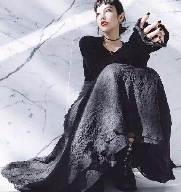 小清新已经过时，时髦精爱上暗黑风