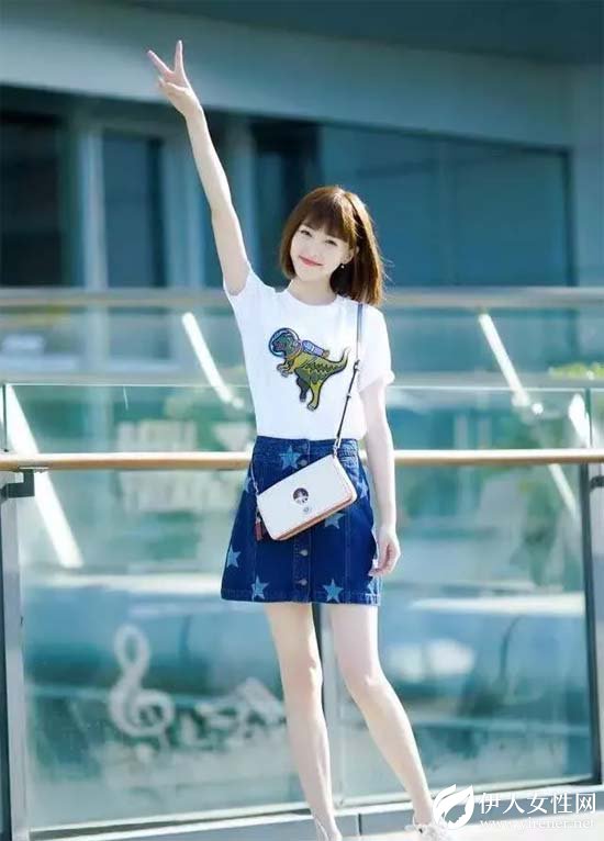 埃芙衣当下流行的“T 恤+半裙” 最好看的搭配都在这里！