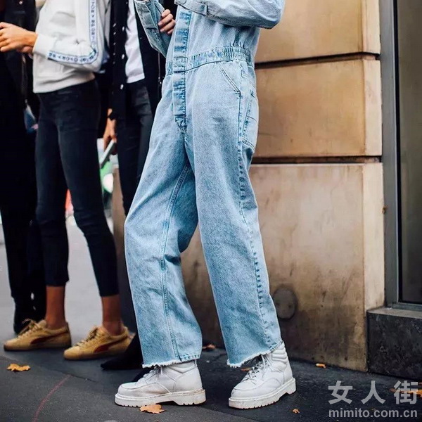 小白鞋VS小黑鞋,今年街头谁更胜一筹