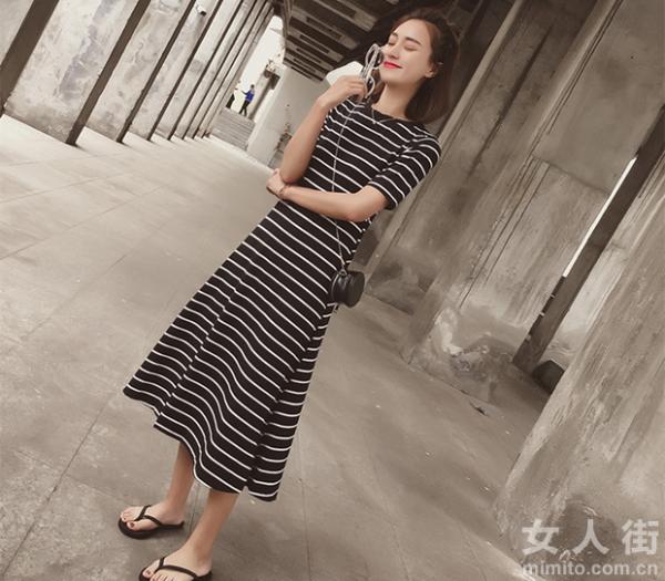 经典百搭小黑裙，掀起复古时尚新潮流