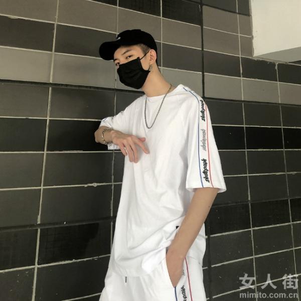 十分HOT的INS风短袖，让你夏日潮流加倍