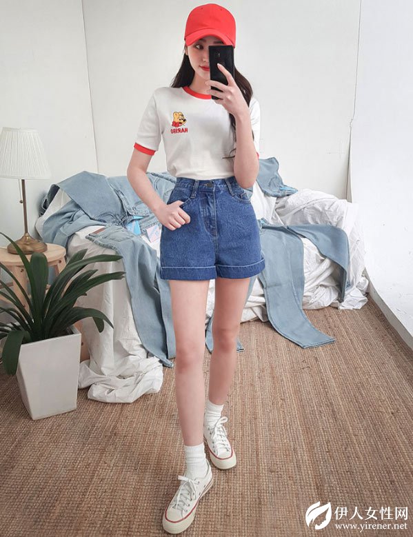 春美多：短袖T恤如何搭配裤子 夏日出街不穿裤子怎么行
