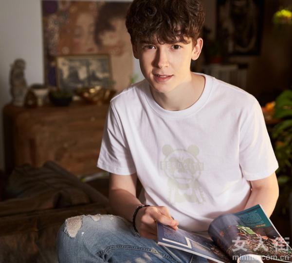 十分HOT的INS风短袖，让你夏日潮流加倍