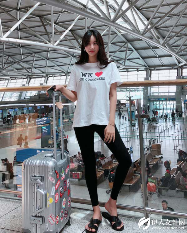 春美多：短袖T恤如何搭配裤子 夏日出街不穿裤子怎么行