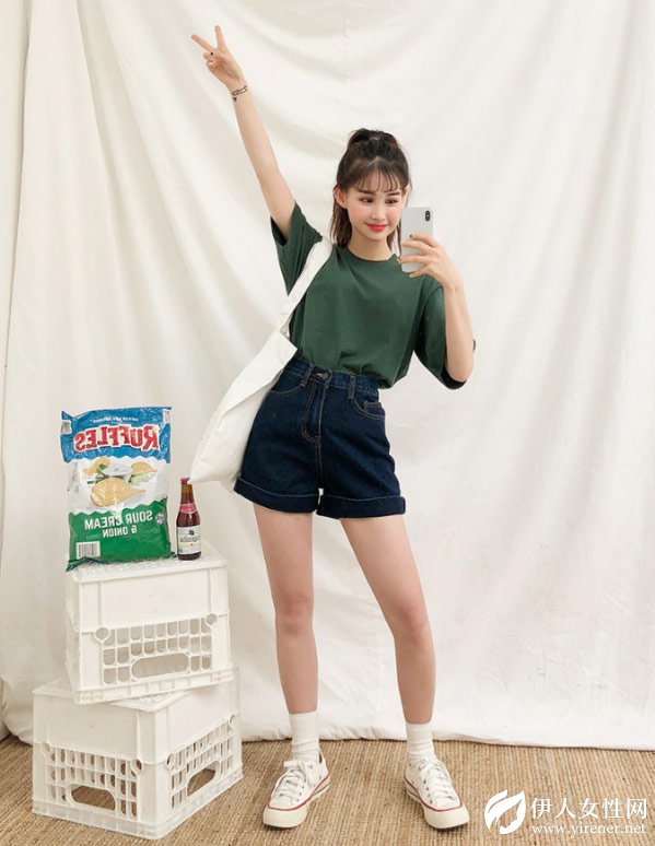 春美多：短袖T恤如何搭配裤子 夏日出街不穿裤子怎么行