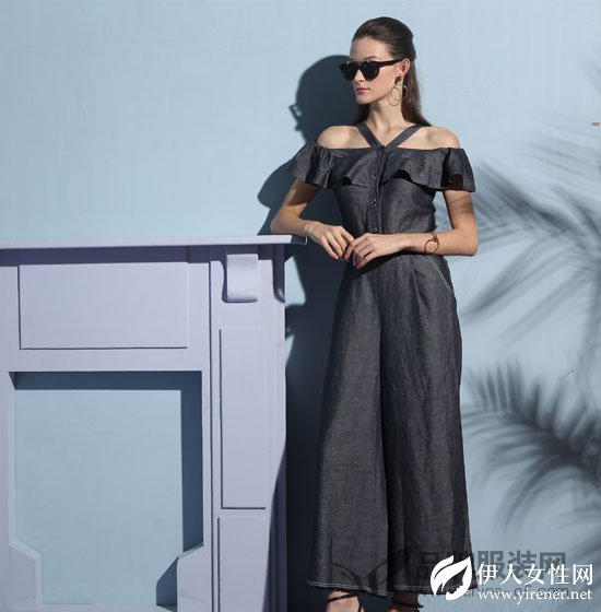 珈姿·莱尔品牌女装展示出 现代女性优雅成熟的韵味