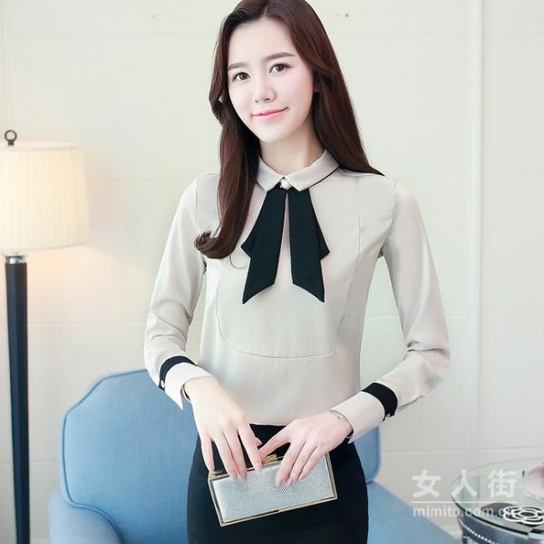 70后的女人穿衬衫，请不要塞进裙子里！