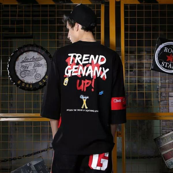 摆脱乏味穿搭，街头风T恤玩转潮流