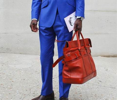 看包识男人，包跟衣服得这么配