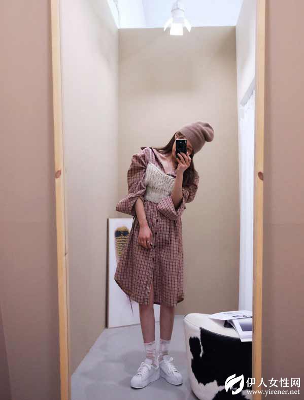 聚多品：格子连衣裙配什么鞋子 这四种搭配充满甜美又俏皮