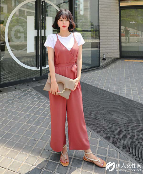 春美多：短袖T恤如何搭配裤子 夏日出街不穿裤子怎么行