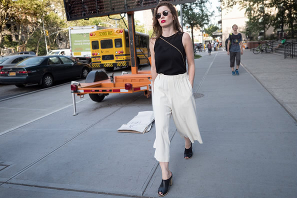 粗跟鞋搭阔腿裤，气场全开御姐范儿