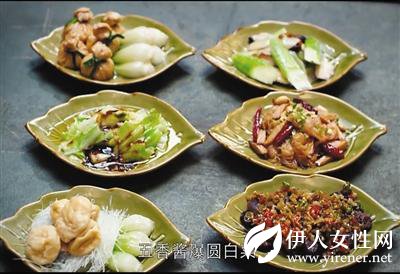 美食剧集幕后：为拍好看不放盐 酒店大厨打下手