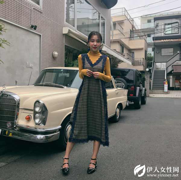 聚多品：格子连衣裙配什么鞋子 这四种搭配充满甜美又俏皮