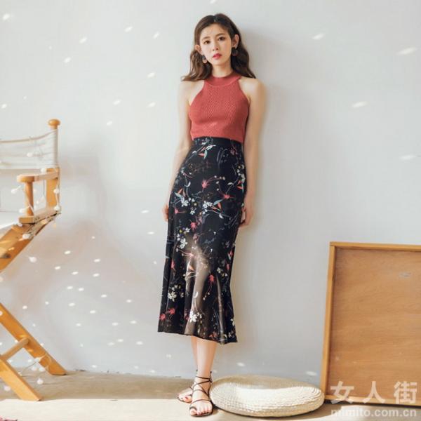 碎花半身裙成为了你夏日扮靓秘笈