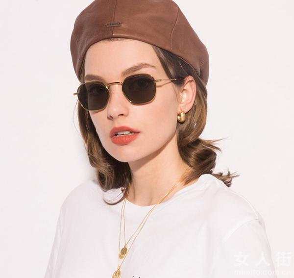 墨镜演绎复古风潮 吸睛造型就差这一步