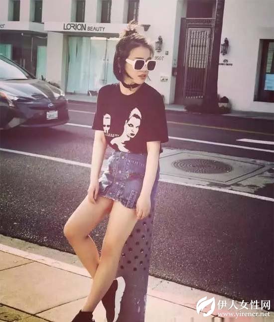 埃芙衣当下流行的“T 恤+半裙” 最好看的搭配都在这里！