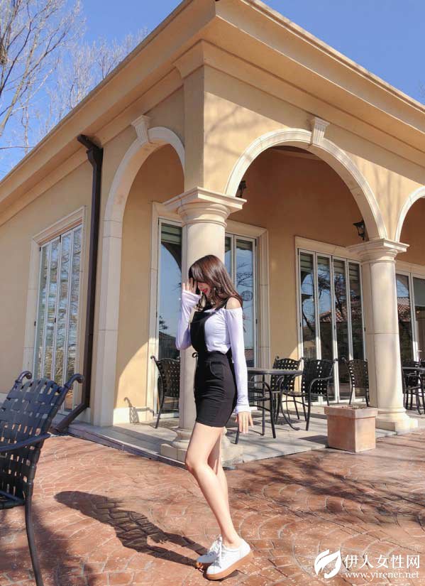 春美多:背带连衣裙怎么搭配 四款搭配让你这个夏日很俏皮