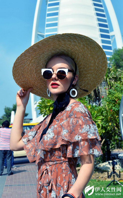 寻找“曼诺比菲与电影时装”最美连衣裙女神 你有见过她吗？