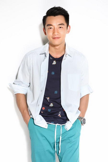 暖男郑恺写真大片 蓝灰清新风格暖心