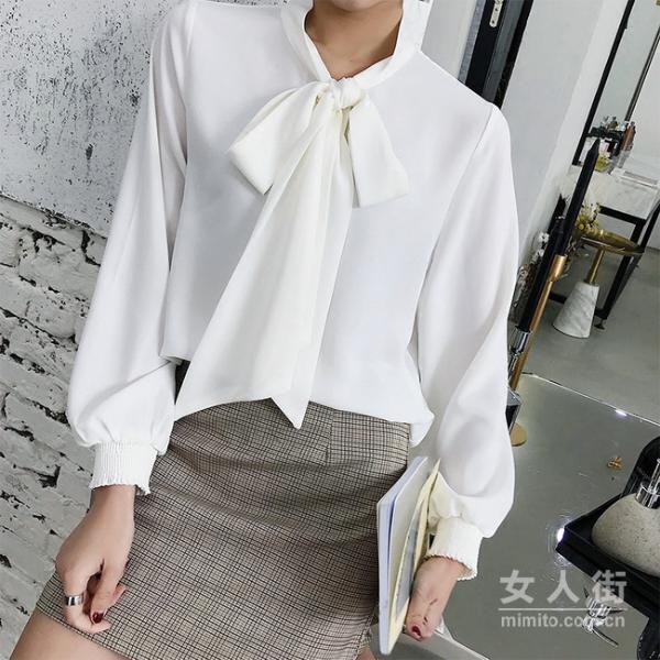 70后的女人穿衬衫，请不要塞进裙子里！