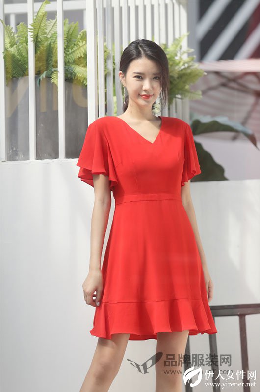 520礼物JOLYGLITZ伽戈女装 据说女生们都喜欢